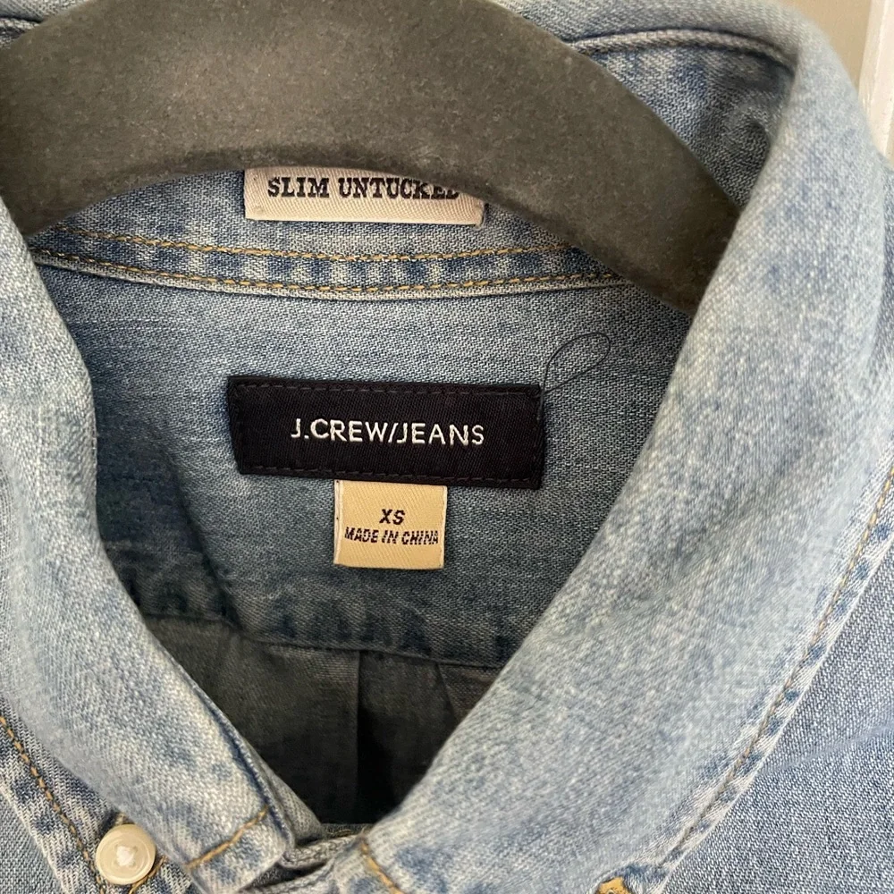 Men’s Jcrew XS denim button down - Picture 2 of 2